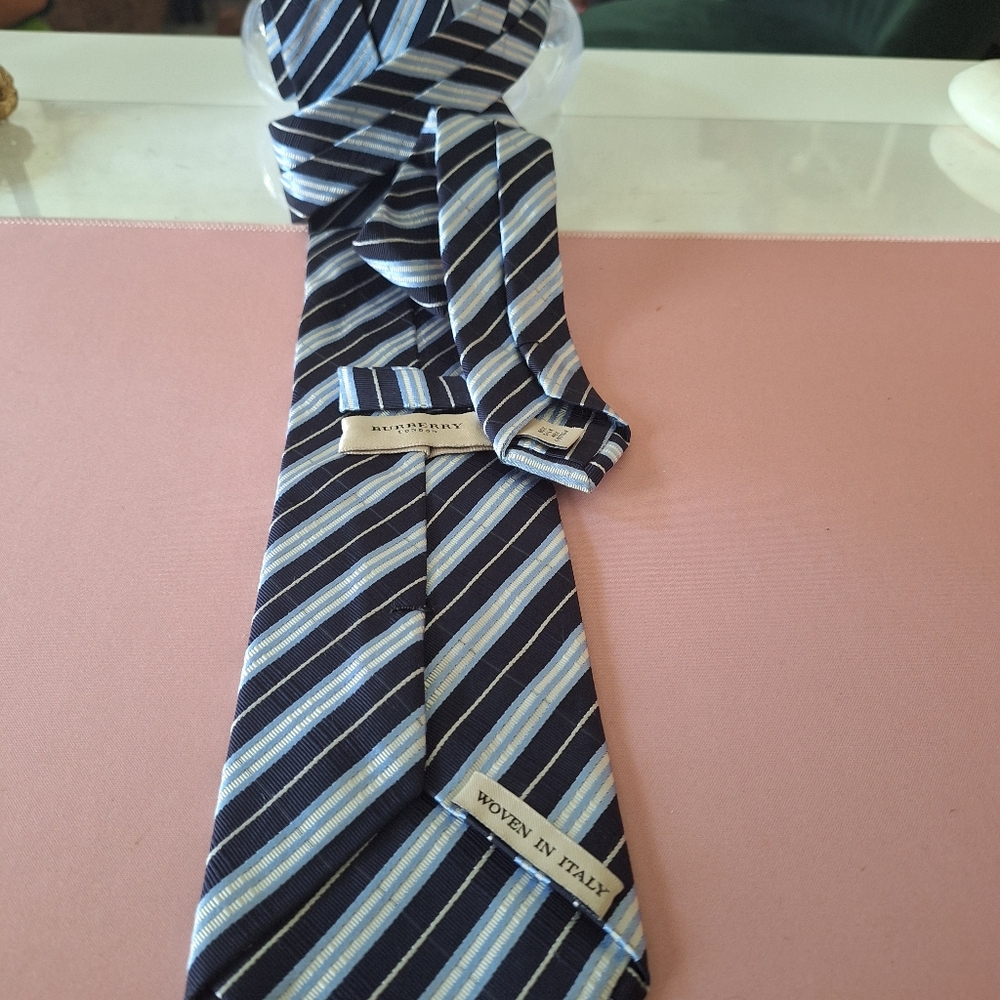 BURBERRY London!!!! Men's Tie  - Blue, Black, Gold - Picture 6 of 7